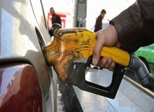 رئیس اتحادیه جایگاه‌داران سوخت : هر لیتر بنزین 100 تومان گران می‌شود/ منتظر تصمیم دولت هستیم