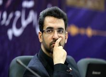 آذری جهرمی: جوری می‌گویند نه به نئولیبرالیسم انگار اداره کشور غرق در اندیشه‌های نئولیبرال است/ حتی اینترنت و مطبوعات آزاد نداریم/ نابرابری اقتصادی ما نتیجه نئولیبرالیسم نیست، نتیجه اندیشه «همه با هم برابرند، اما برخی برابرترند» است