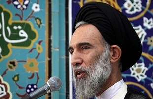امام جمعه اصفهان:  «نه سازش، نه تسلیم، نبرد با استکبار» شعار امسال ۱۳ آبان است/ مقابل آمریکا می ایستیم