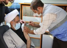 استقبال از تزریق واکسن در قم بسیار پایین بود/ ضعف اعتماد عمومی و ایجاد دوقطبی طب سنتی و نوین از جمله دلایل استقبال کم از واکسیناسیون است
