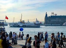 کیهان: مردم ما چرا باید برای خوشگذرانی ارز از کشور خارج کنند؟ در این شرایط یک سنت هم برای ما ارزش دارد!