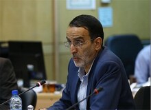 حمله چهره تندرو عضو پایداری به روحانی از تریبون نماز جمعه قم/ کریمی قدوسی: روحانی نفوذی است