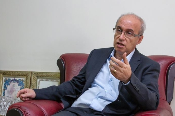 نجف‌آبادی، عضو کمیسیون بهداشت مجلس: شرکت پخش با همکاری داروخانه می‌تواند دارو قاچاق کند/ بعضی وقت‌ها داروها به صورت کامیونی از مرز خارج می‌شود
