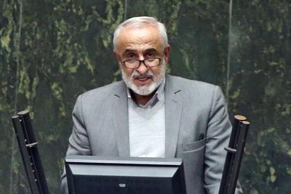 استعفای مجدد نماینده تهران/ تحصن نادران در مقابل جایگاه هیئت رئیسه 