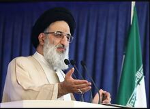 امام جمعه کرج: آمریکا منشا خشونت است و باید از بین برود/ نشانه‌های افول آمریکا به چشم می‌خورد