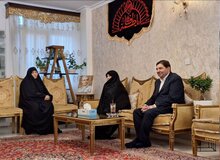 دیدار دستیار رهبری انقلاب با خانواده شهید محمد باقری