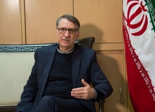 حواشی برگزاری مراسم سالگرد پیروزی انقلاب در سفارت ایران در لندن کار دست سفیر داد/ بهاروند برکنار شد