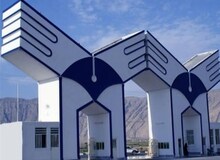 اعتراض جمعی از دانشجویان دانشگاه آزاد به اقدامات فرهاد رهبر
