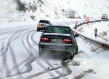 برف و باران در جاده‌های شمالی/ ممانعت از ورود خودروها بدون زنجیر چرخ و امکانات به جاده‌ها