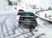 برف و باران در جاده‌های شمالی/ ممانعت از ورود خودروها بدون زنجیر چرخ و امکانات به جاده‌ها