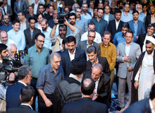 شعر طنز دلنشینی که دیشب در حضور رهبرانقلاب خوانده شد/گفتا که شکایت کنم از دزدی سعدی!
