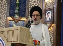 امام جمعه شیراز: زمان شاه مردم در فقر وفلاکت بودند اما پس از انقلاب اسلامی مردم در رفاه هستند