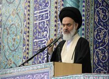 نماینده ولی فقیه در قم : برخی دانشجویان در زمین دشمن بازی می کنند /دانشجویان فریب خورده باید دشمن شناس باشند