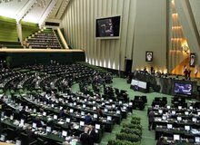 کیهان: انتقادات نمایندگان در صحن علنی مجلس نسبت به دولت توسط صداوسیما سانسور می شود