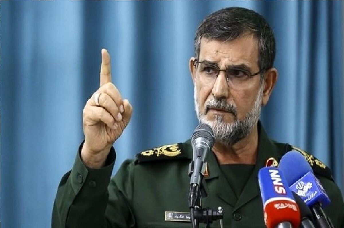 فرمانده نیروی دریایی سپاه: جزایر ایران دژ‌های مستحکمی‌اند، اگر دشمن خطایی کند، همان‌جا پاسخ قاطع خواهد گرفت / دشمنان باید دندان طمع خود را نسبت به جزایر ایران بکشند، چرا که این دندان ریشه ندارد 