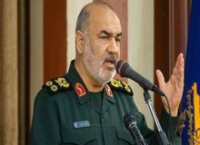 سردار سلامی: یکی از اهداف ما این است که بتوانیم ناوهای جنگی دشمن را با موشک های بالستیک هدف قرار دهیم
