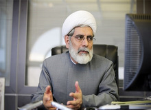 رهامی: با گسترش فعالیت  سیاسی نظامیان همین میزان آزادی مردم محدودتر شده و در تنگنای بیشتری قرار می گیرند